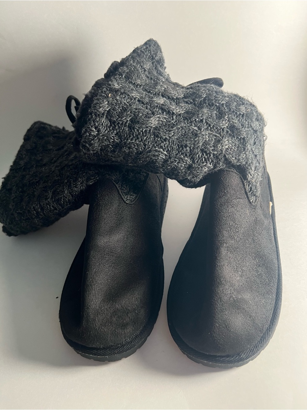 Muk Luks Women’s Black Knit-Cuff Slip-On Boots Size 9W